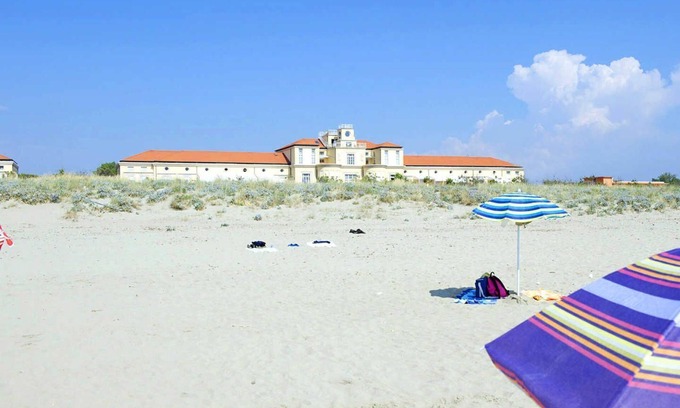 Calambrone Apartamento | Regina-Elena, vista panorámica al mar - apartamento en primera línea de mar