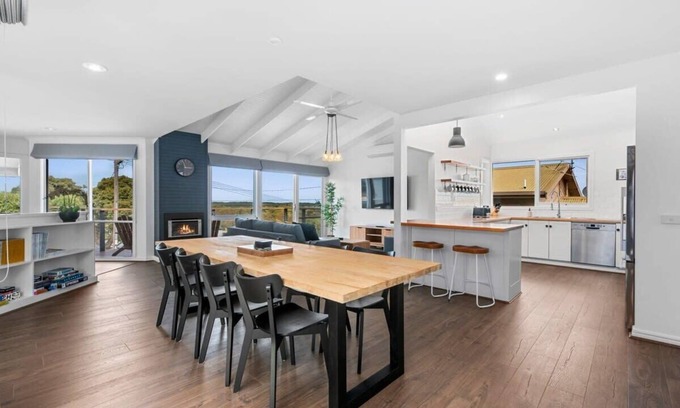 Ocean Grove Casa | Dune Views Beach House, Gas Fire. Ocean Grove
