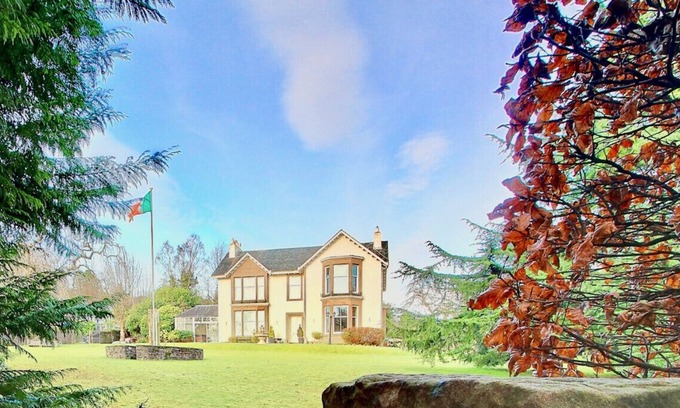 Rhu Casa | Duneira is an elegant victorian villa with Hot Tub in Rhu, Argyll & Bute