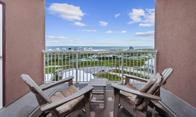 Fort Morgan Condominio | Dunes 602 Condo with Gulf View and Access to Saltwater Pool by RedAwning