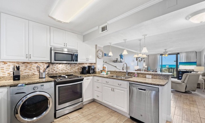 Thomas Drive Apartamento | Pet Friendly-Beach Service-Covered Parking-A102