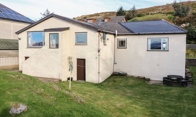 Mallaig Casa | DUNIRA, pet friendly, character holiday cottage in Mallaig