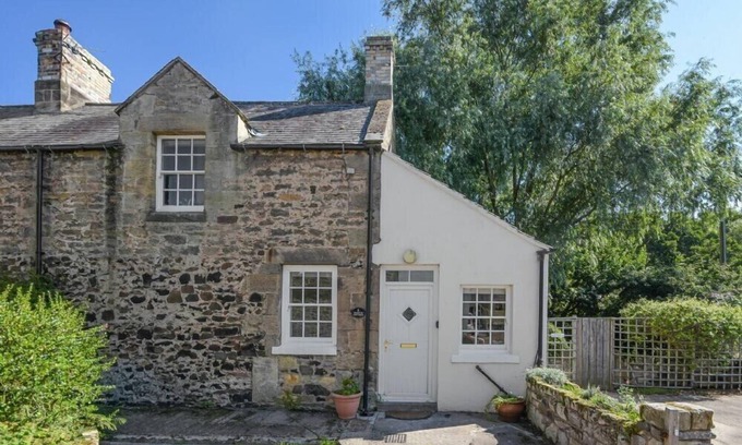 Waren Mill Cabaña | DUNLIN COTTAGE, pet friendly, country holiday cottage in Bamburgh