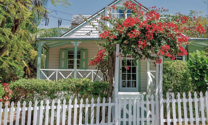 Spanish Wells Cabaña | Dunmore House Entire House Historic Sweet and Cozy Bahamian Style Cottage!