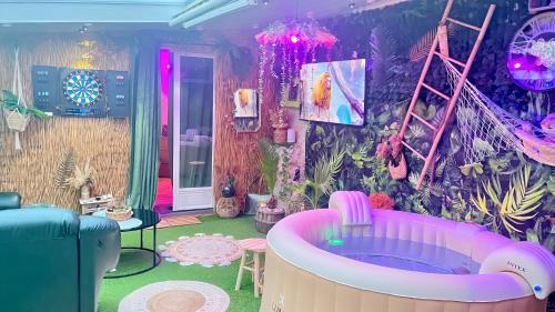 Saint-Clement-des-Levees Casa | Duo exotique au Mirage Tropical en Bord de Loire