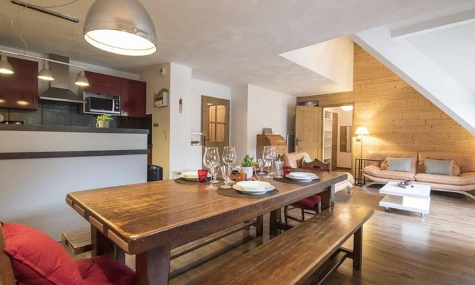Saint-Lary-Soulan Apartamento | Duplex 10 pers, 98m², cœur du village, balcon, proche télécabine et thermes, parking privé, jacuzzi - FR-1-296-340