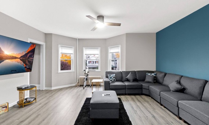 Constable Hook Casa | Duplex|4Min Walk to NYC Train|Gameroom|Hotub+Sauna