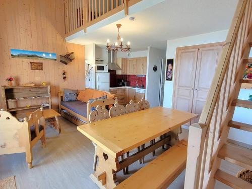 Saint-Michel-de-Chaillol Apartamento | Duplex 8/9 pers avec terrasse Sud, proche pistes, Wi-Fi, animaux OK, parking + options - FR-1-393-92