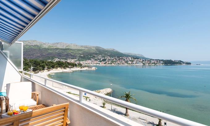 Stobrec Apartamento | ¡Apartamento DUPLEX con VISTAS AL MAR a solo 10 metros del mar!