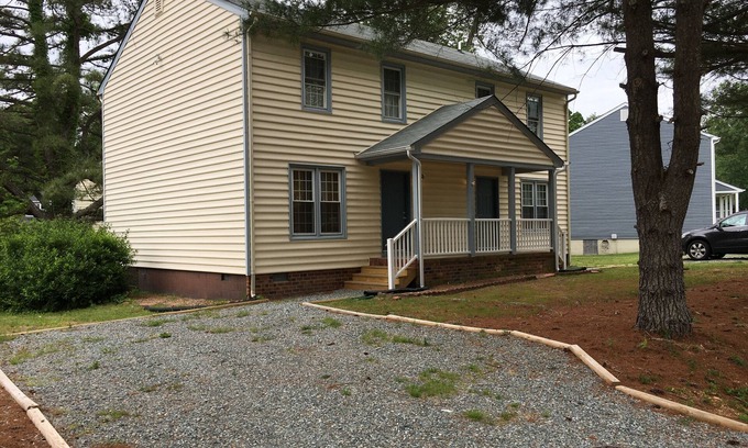 North Chesterfield Apartamento | Duplex Apt (Moonlight Suite)