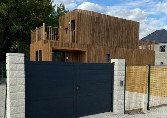 La Chapelle-Saint-Mesmin Casa | Duplex atypique en bois entre ville et verdures