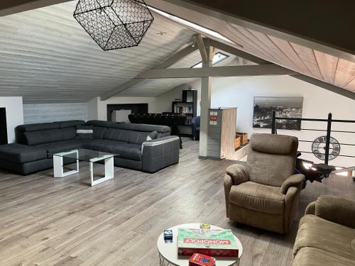 Montaigut-le-Blanc Casa | Duplex avec poêle à granulés et garage à motos
