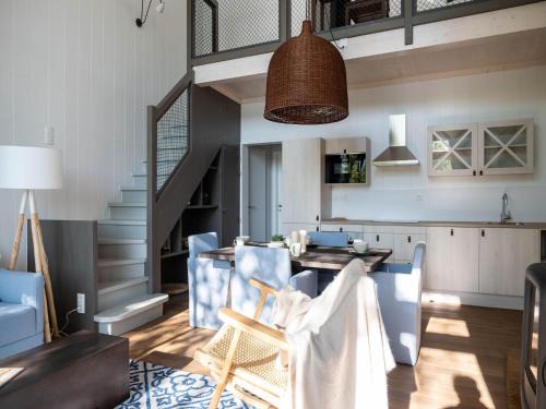 Maubray Casa | Duplex by Fouage Pond with Stunning Views
