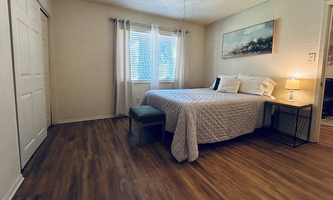 Fondren Casa | 1BR Cerca de hospitales, universidades y restaurantes