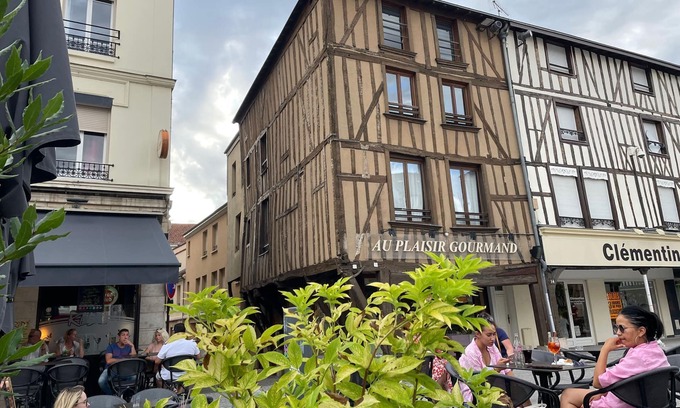 Chalons-en-Champagne Apartamento | Duplex Cosy 85 m² hypercentre de Châlons-en-Champagne- Place de la République