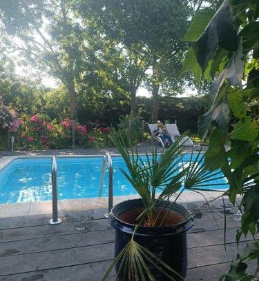 Les Mesnuls Apartamento | Duplex dans belle propriété avec piscine