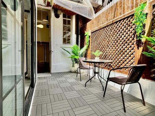 Downtown Shanghai Casa | Duplex Garden Villa with Private Courtyard Jing'an Villa Near Metro Downtown Shanghai