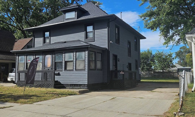 Des Moines Casa | Duplex in Des Moines/Near Downtown and ISF