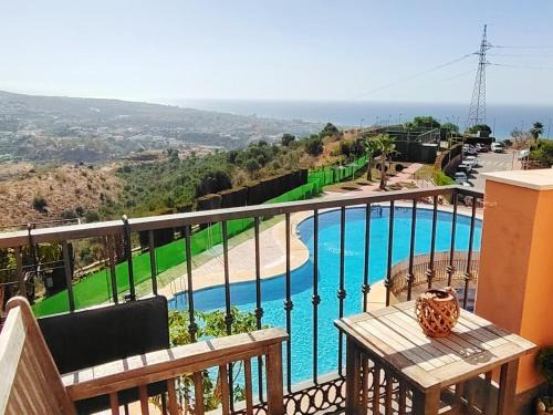 Torre de Benagalbon Apartamento | Duplex La Calma, with views of the sea and mountains
