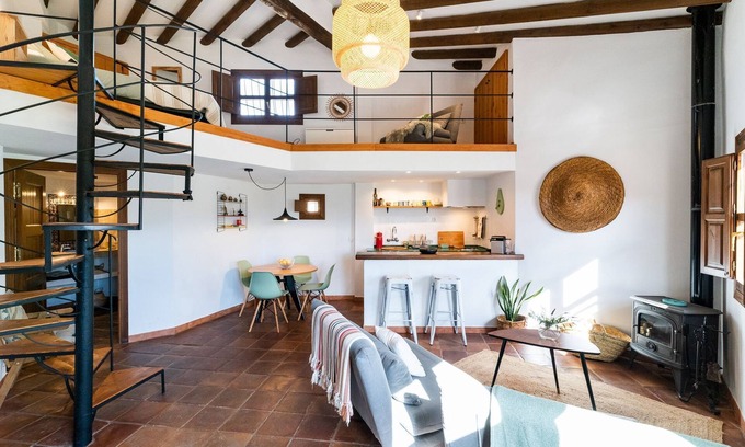 Nigüelas Cama Y Desayuno | Loft dúplex en la naturaleza con jardín y piscina