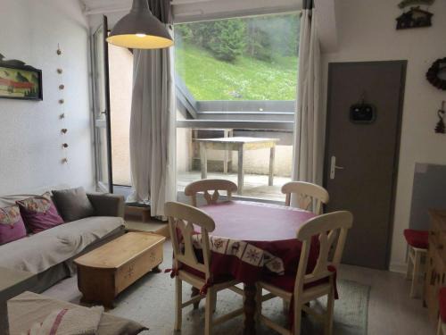 Beaufort Apartamento | Duplex lumineux 4-6 pers avec balcon sud, bien équipé, proche pistes et commerces, refait à neuf, calme - FR-1-342-216