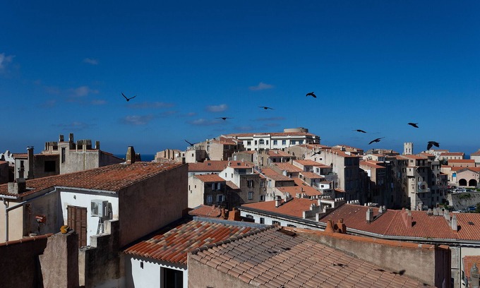 Bonifacio Apartamento | ¡Dúplex nido de águila en el corazón de la ciudadela de Bonifacio! Completamente reformado.