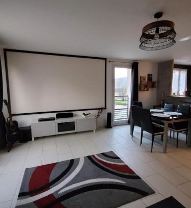 Chessy Apartamento | Duplex proche Disney avec écran cinéma