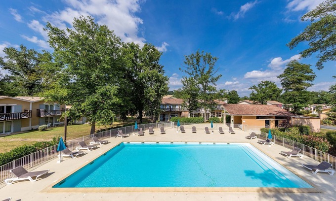 Barbaste Condominio | Duplex Proche Du Cours De Golf + Accès Piscine!