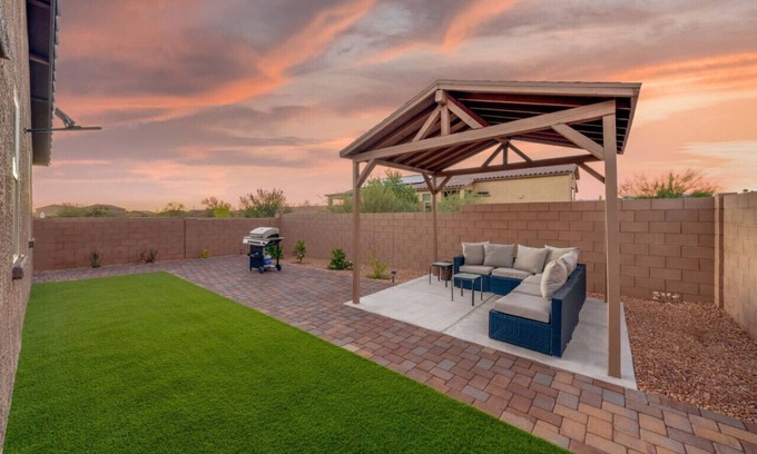 Casas Adobes Casa | Duplex-Style House / Split / 3 BR 3 BA / Office