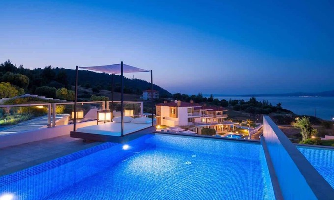 Kassandra Apartamento | Duplex Suite w/ Heated Pool & Sea View