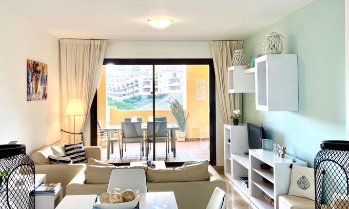 Castillo de Sabinillas Apartamento | Duquesa Village (La Casa del Loonos)