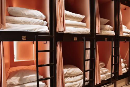 Red Light District Hostal | Durty Nelly's Inn