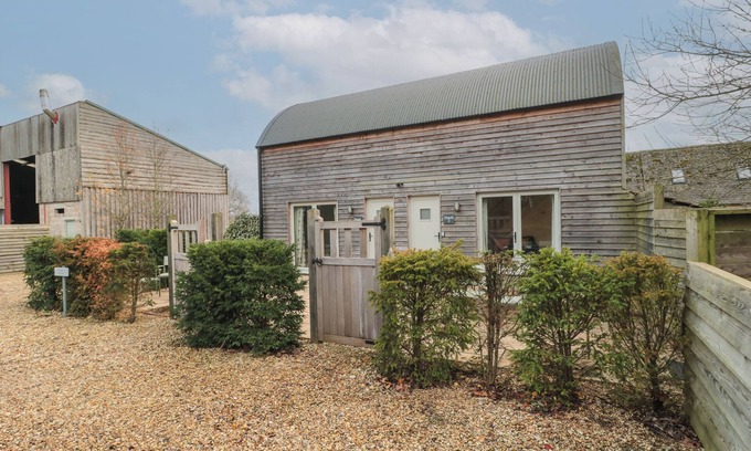 Lechlade Cabaña | DUTCH 2, pet friendly, with a garden in Lechlade-On-Thames