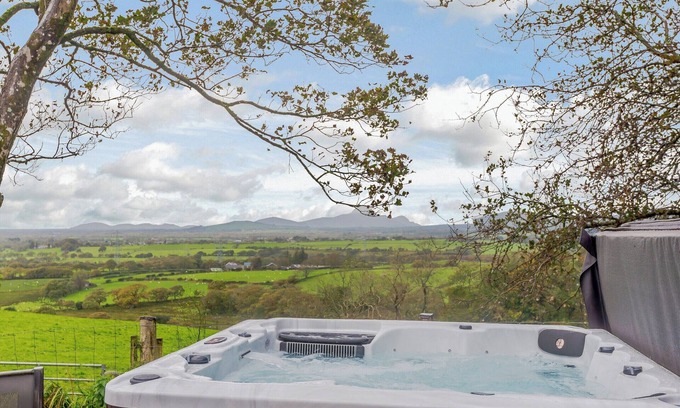 Criccieth Cabaña | Dutch Barn Two - UK12873