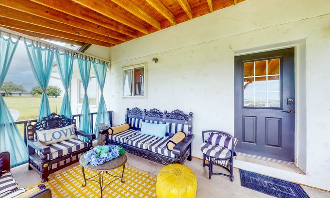 Leon Junction Casa | Dutch Colonial Countryside Home on 45-Acre Lot - Theater Room, Poker & Bar