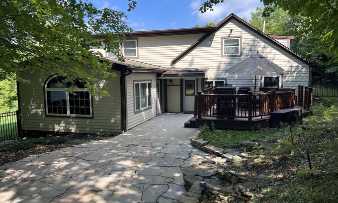 Mount Vision Casa | Dutch Hill Manor I, Upscale, near All Star + Dreams Park, fire pit, 1 of 2 units
