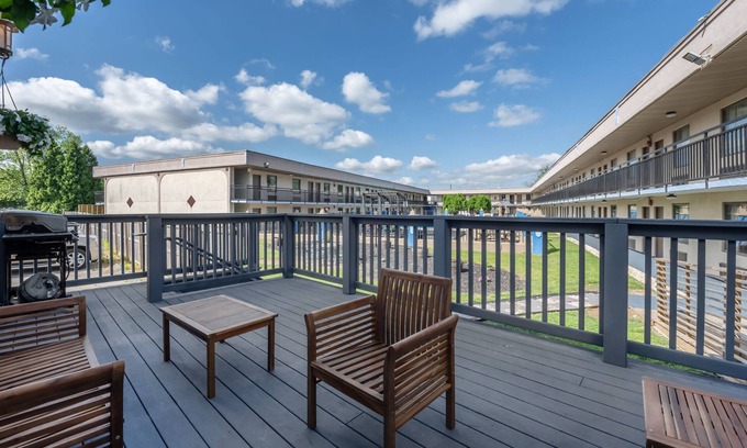 Lancaster Hotel | Dutchland Motel