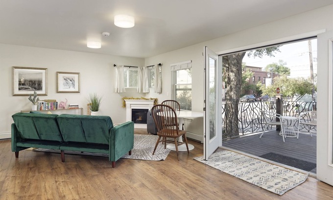 Carbondale Apartamento | Dwell Well on Main | Downtown Deck, Pups Welcome