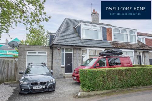 Aberdeen Casa | Dwellcome Home Ltd 5 Double Bedroom 2 and a half Bathroom Aberdeen House, Free Drive Parking, Garden, Fast WIFI, lovely quiet street, Ideal for long term contractor, corporate etc stays - see our site for assurance