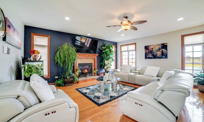 Dyer Apartamento | Dyer Family Escape - 20 Mi to Lake Michigan!