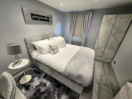 Portobello Casa | DYNASTAYS- Stylish Seaside Home- Adults Only, Dog Friendly, Garden & Parking
