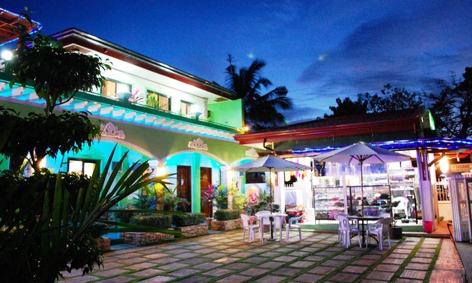 Puerto Princesa City Centre Casa | DZR Guest House