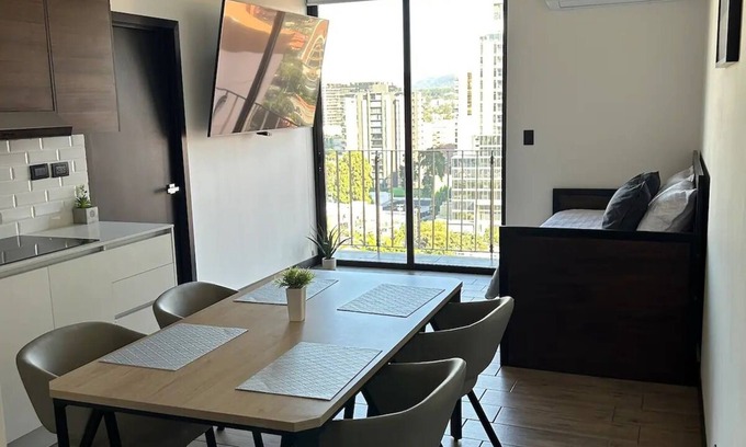 Zona 9 Apartamento | EÓN 13 - Apartamento moderno, vista Cayala, aire acondicionado