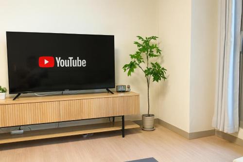 Songdo Apartamento | E 2BR 60m2 Newly Built High Floor APT 2min to Hyundai Outlet Triple St 2Free Parking