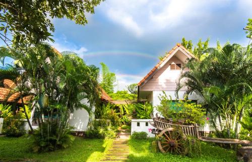 Hai Ya Complejo | E-outfitting Boutique Chiang Mai
