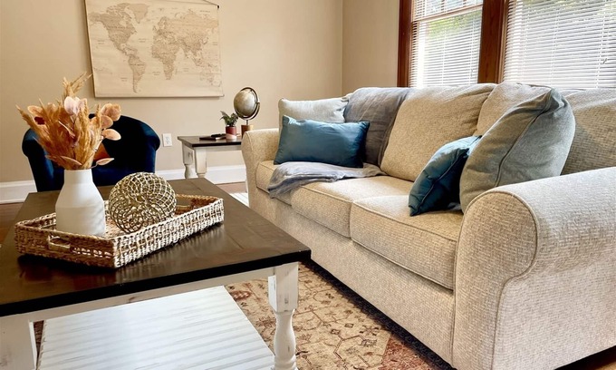 Anderson Casa | E Reed St., 117 B | 2 Bed, 1 Bath