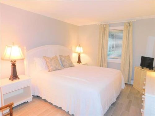 Demere Park Apartamento | E11 Peaceful bedroom two bath Ground Level New Shower and Floors Come make some family memories