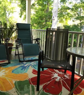 Demere Park Apartamento | E12 Awesome renovation, comfy well stocked kitchen make some memories!