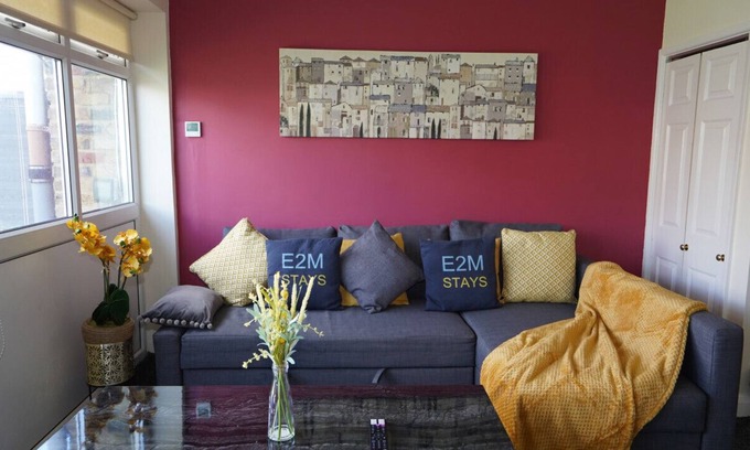Ashford Casa | E2M Stays Heathrow Beautiful House Free Parking