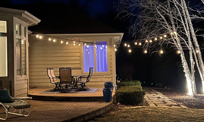 Neenah Casa | EAA Airventure location for a family or group - 6000 sq ft!